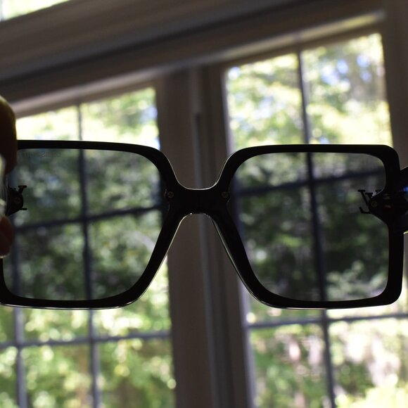 LV Sunglasses - Picture 4 of 8